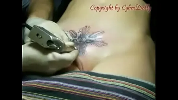 Populaire tattoo created on the vagina nieuwe video's