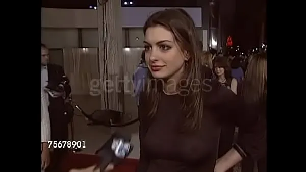 Populaire Anne Hathaway in her infamous see-through top nieuwe video's