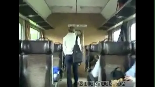 Vroči Amateur Blowjob In a Train Full of Peoplenovi videoposnetki