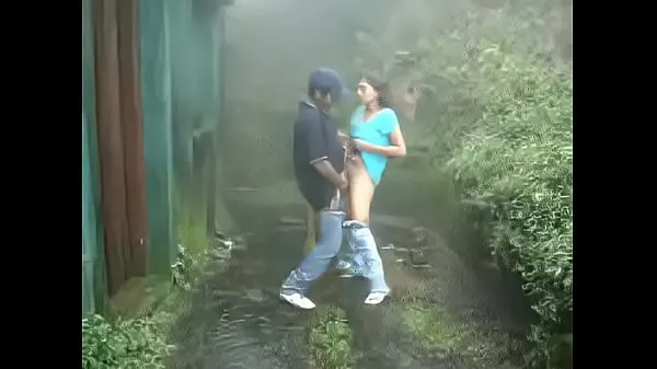 Hot Indian girl sucking and fucking outdoors in rain new Videos