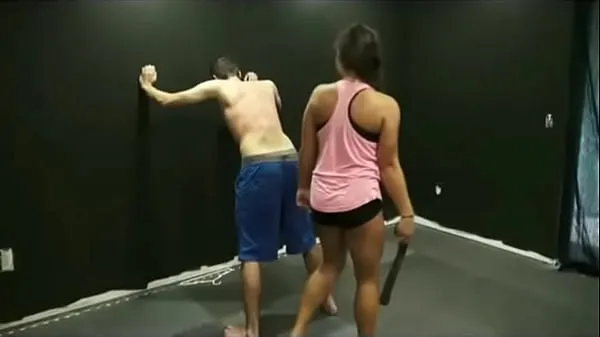 She whips a skinny guy novos vídeos interessantes