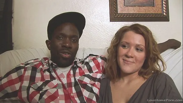 Yeni Videolar Interracial homemade couple shows their skills on camera