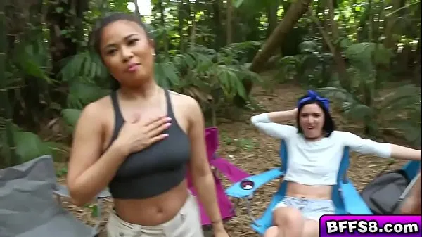 حار Fine butt naked camp out hungry for a big cock مقاطع فيديو جديدة