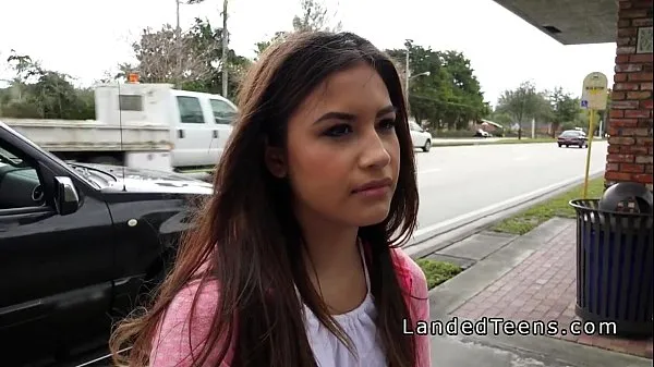 Vroči Picked up at bus stop teen banged in car with strangernovi videoposnetki