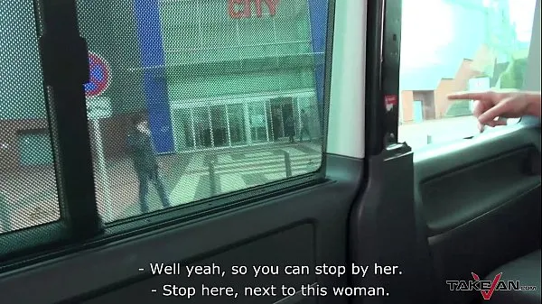 Hot Belleza perezosa húngara no quería dejar la camioneta después de follar nuevos videos