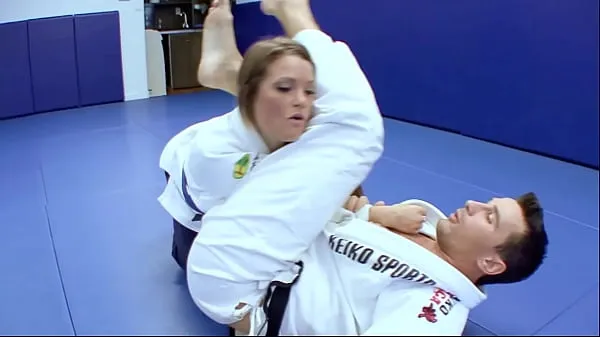 حار Horny Karate students fucks with her trainer after a good karate session مقاطع فيديو جديدة