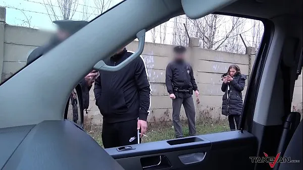 Hotte Hardcore action in driving van interrupted by real Police officers nye videoer