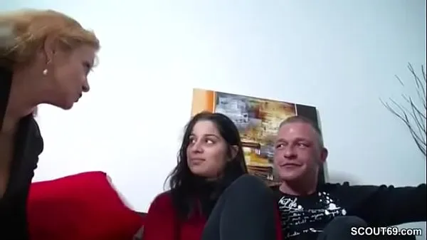 Hotte German MILF Teach Petite Teen To Fuck Big Dick Boyfriend nye videoer