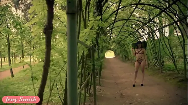 Žhavá Jeny Smith wearing MyMokondo strap bondage in old park nová videa