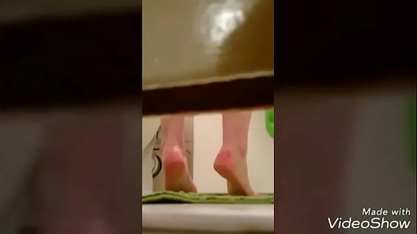 حار Voyeur twins shower roommate spy مقاطع فيديو جديدة
