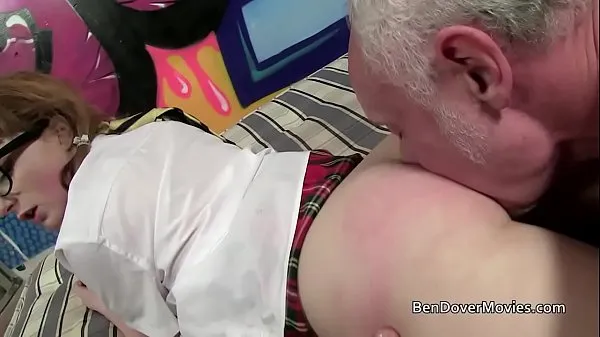 Népszerű Teen rims old man with rough anal új videó
