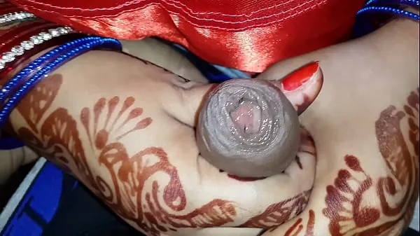 Vroči Sexy delhi wife showing nipple and rubing hubby dicknovi videoposnetki