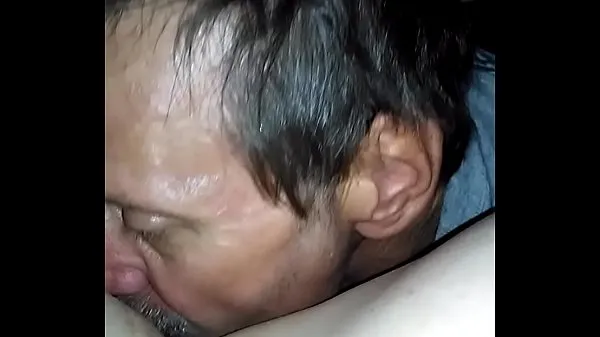 Hot Licking shaved pussy วิดีโอใหม่