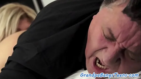 Gorgeous teen rims seniors asshole Video baru yang populer