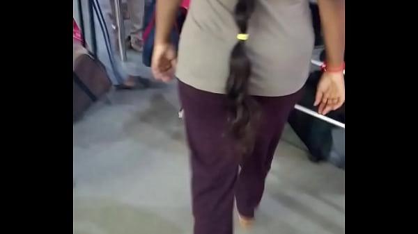 हॉट Thick booty in track pants नए वीडियो