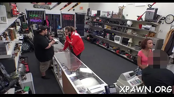Video nóng Bimbo is having sex in shop mới