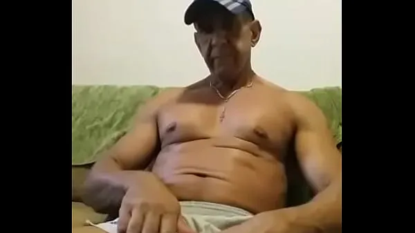 हॉट Well-endowed crown masturbating on the couch नए वीडियो