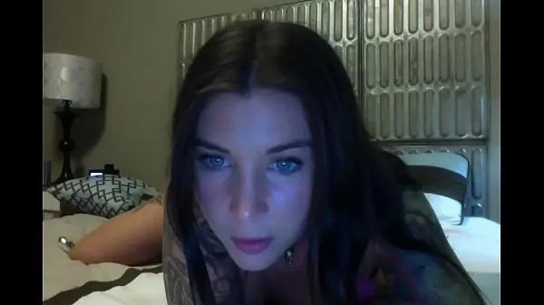 Populære Felicity Feline masturbates with a huge dildo on webcam nye videoer