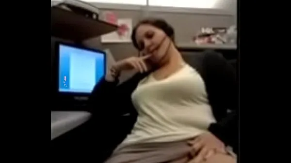 حار Milf On The Phone Playin With Her Pussy At Work مقاطع فيديو جديدة