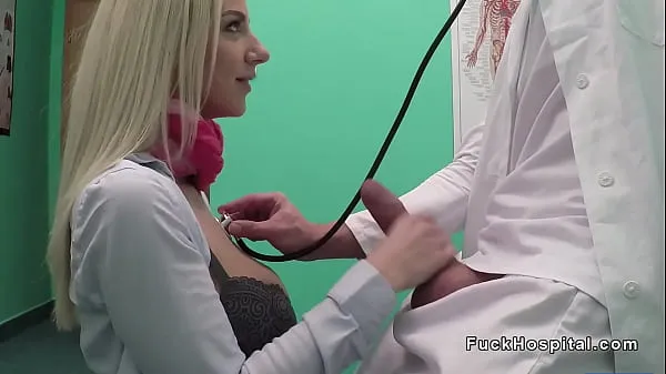 Yeni Videolar Busty blonde wanks doctors big cock
