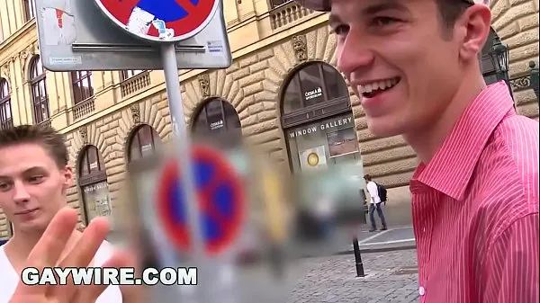 GAYWIRE - чешская милашка принимает большой хуй без презерватива в его задницу твинка