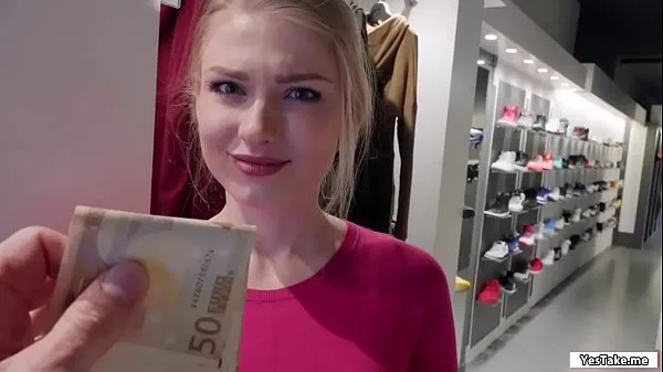 Gorące Russian sales attendant sucks dick in the fitting room for a grand nowe filmy