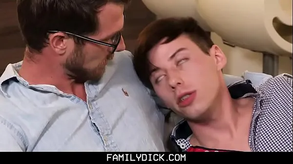 Hotte FamilyDick - Hot Teen Takes Giant stepDaddy Cock nye videoer