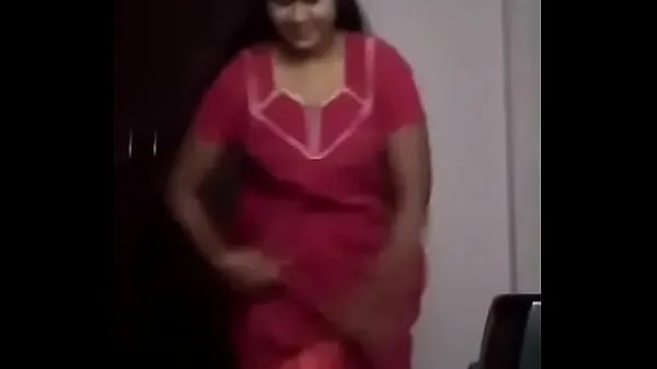 Hot Red Nighty indian babe with big natural boobies วิดีโอใหม่