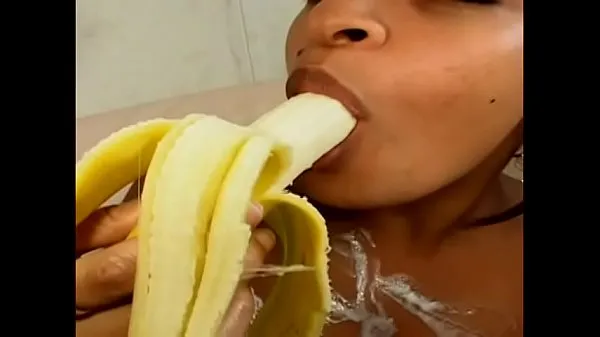 ホットBlack babe Star Armani licks cream from her leasbian girlfriend Fetish Fatale pussy then fucks her with dildo新しいビデオ