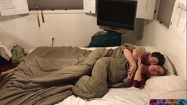 Stiefmutter teilt Bett mit Stiefsohn