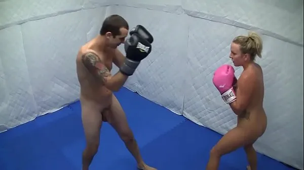 Yeni Videolar Dre Hazel defeats guy in competitive nude boxing match
