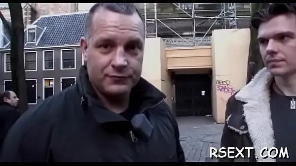 Horny chap gets out and explores amsterdam redlight district Video baru yang populer