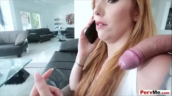 Populaire Stepmom sucks my cock while she is on a conference call nieuwe video's