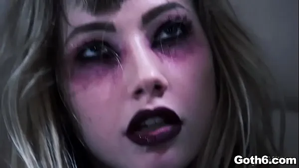 حار Sexy as hell goth teen Ivy Wolfe seeking orgasms in any way she can مقاطع فيديو جديدة