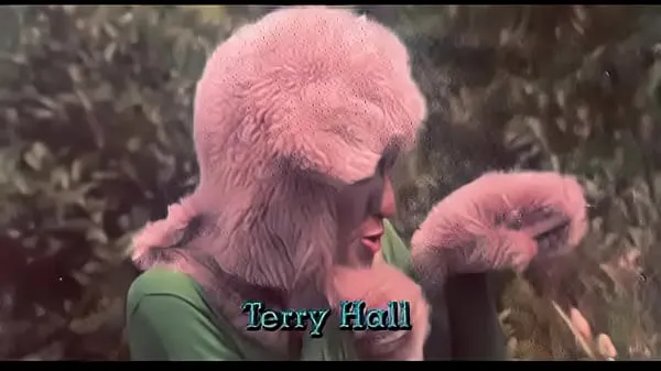 Vroči Alice in Wonderland- (Alice in Wonderland) -1976novi videoposnetki