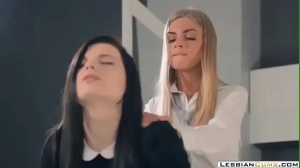 حار Best Friend Foot Fetish Lesbian Fucking مقاطع فيديو جديدة