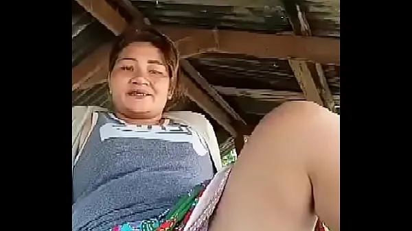 حار Thai aunty flashing outdoor مقاطع فيديو جديدة
