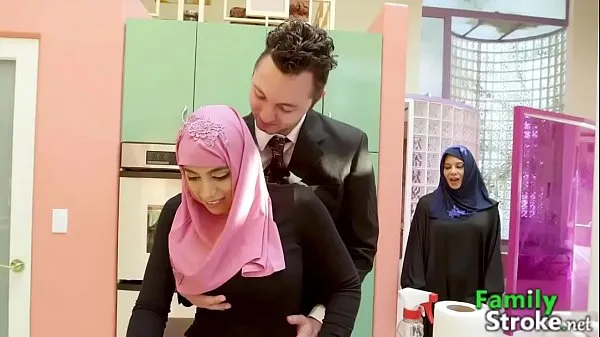 Hot FamilyStroke - Arab Stepdaughter Got Stepbro's Cock วิดีโอใหม่