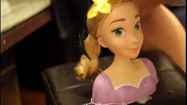 I give my Rapunzel doll head a nice cumshot Video baharu hangat