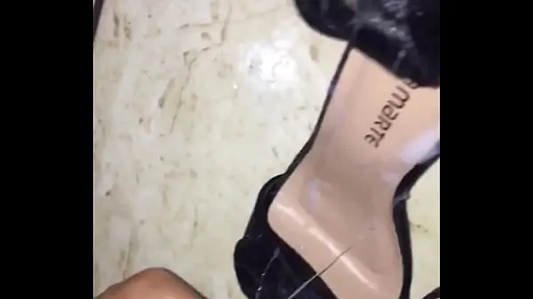 Cumshots on her sister-in-law's black heel Video baharu hangat