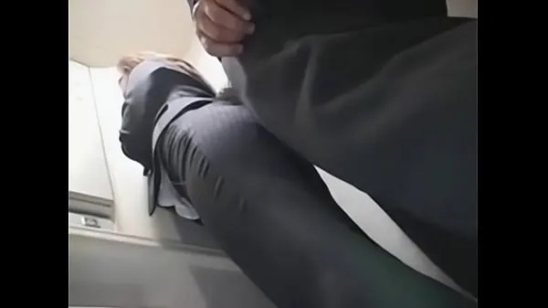 Καυτά Squatting in the elevator νέα βίντεο