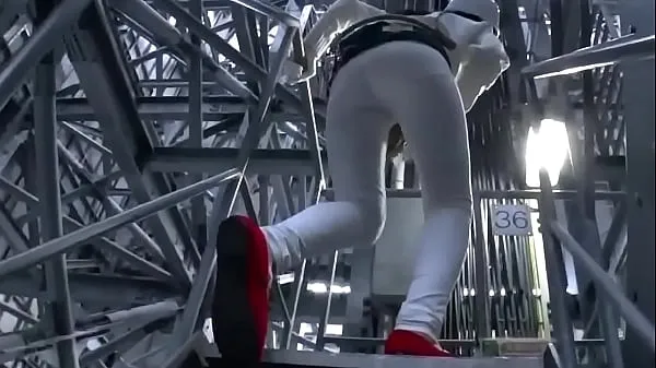 인기 있는 Sahel Rosa climbs the stairs of the steel tower and takes a photo of the white pita bread butt from below개의 새 동영상