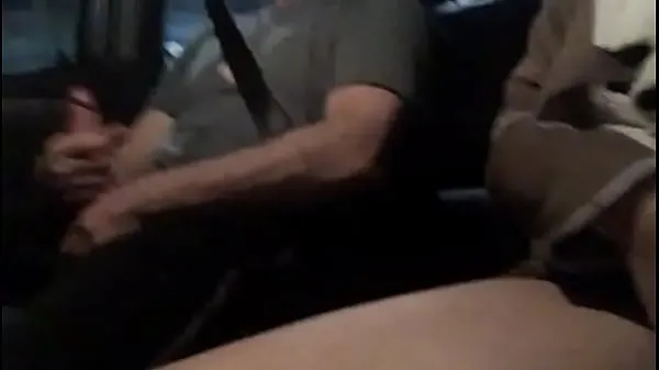 Žhavá Teen masturbanting in car while driving nová videa