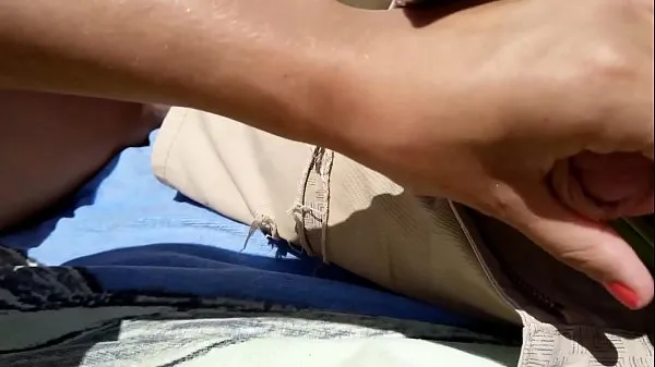Girl Masturbates boyfriend on a public beach Video baru yang populer