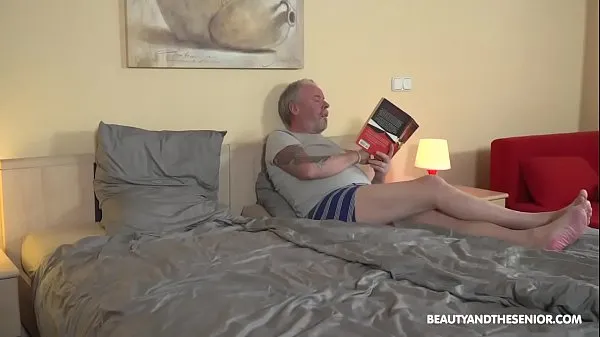 Vroči Teen blonde loves 69, deepthroat and fucking grandpanovi videoposnetki