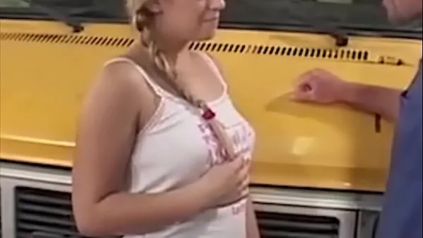 Hot In order not to get caught, she sits in the school bus ... but that's exactly where the wrong place .... Caught and nailed properly, she goes home radiant new Videos