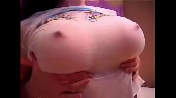 Yeni Videolar Karmen palpates her big boobs