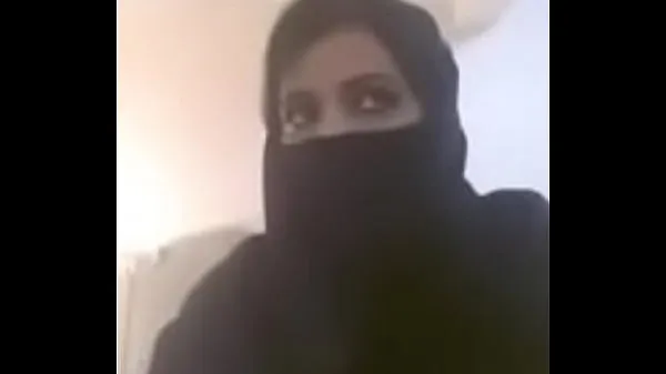 Népszerű Muslim hot milf expose her boobs in videocall új videó