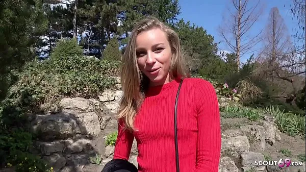 Vroči GERMAN SCOUT - Skinny Teen Emily Seduce to Fucknovi videoposnetki