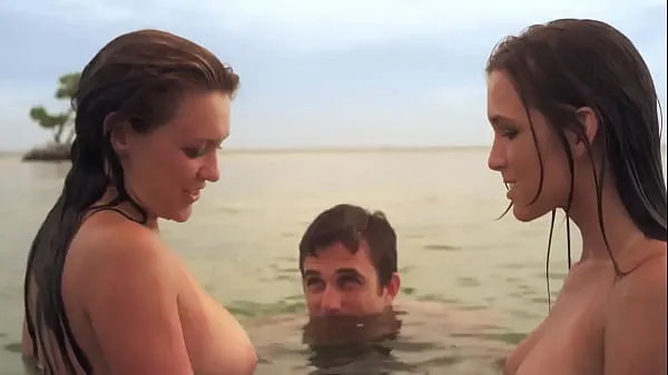 Hot 2 Headed Shark 2 Topless Bikini Girls วิดีโอใหม่